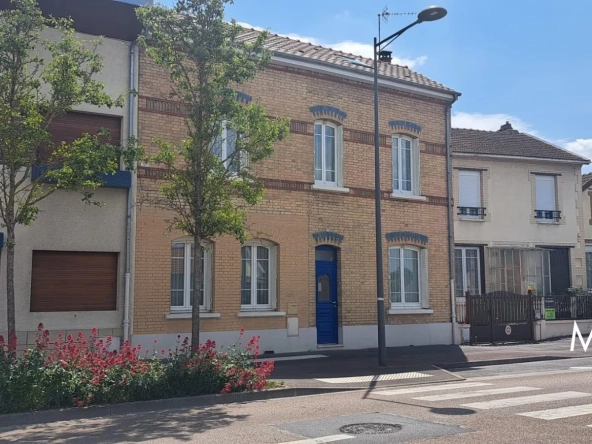 Maison familiale en briques de 120 m² à Châlons-en-Champagne, proche commodités