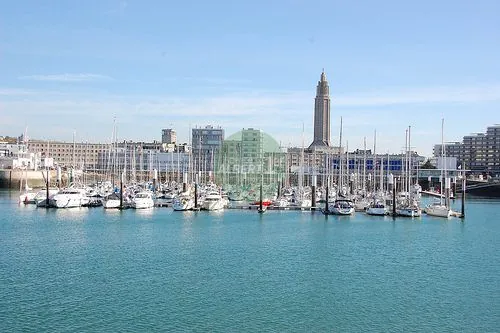 Charmant appartement T3 en port de plaisance au Havre avec cour et faibles charges