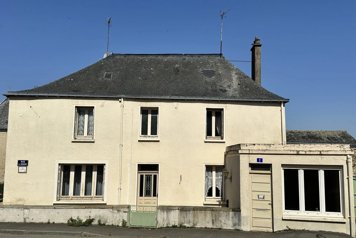 Maison à rénover de 108 m² à MARIGNÉ, secteur Hauts-d'Anjou 