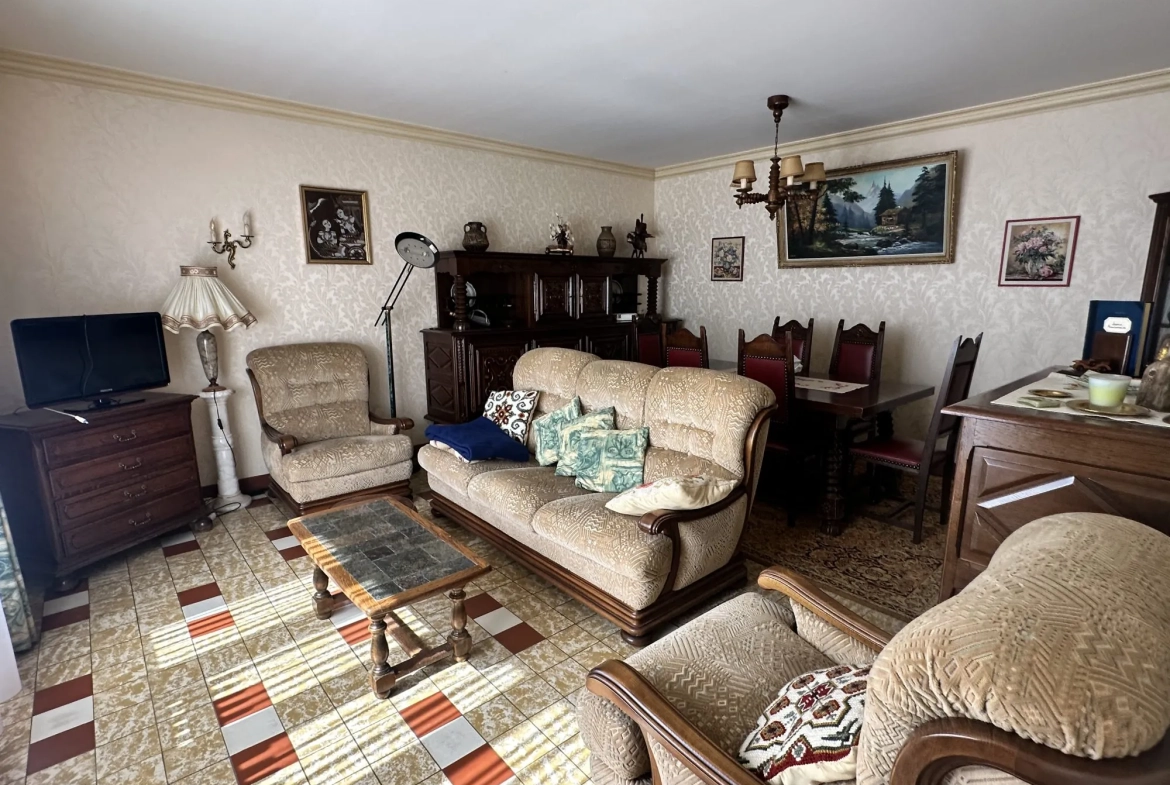 Maison à rénover de 108 m² à MARIGNÉ, secteur Hauts-d'Anjou 