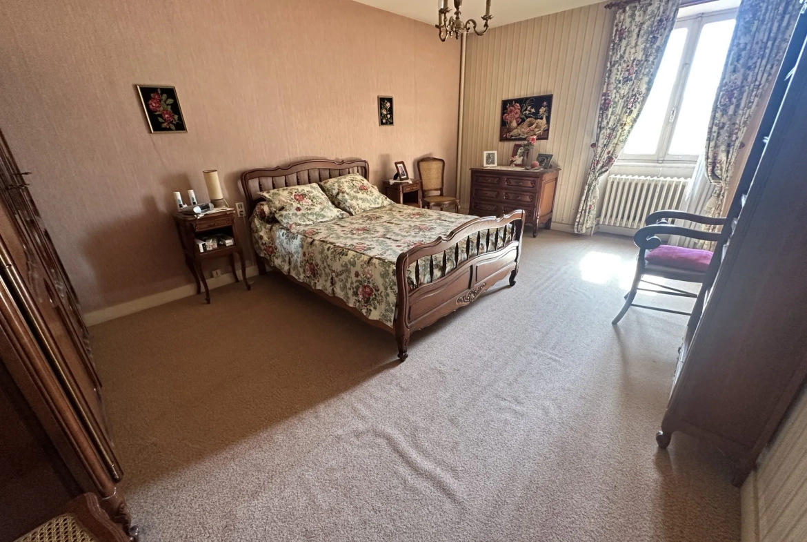 Maison à rénover de 108 m² à MARIGNÉ, secteur Hauts-d'Anjou 