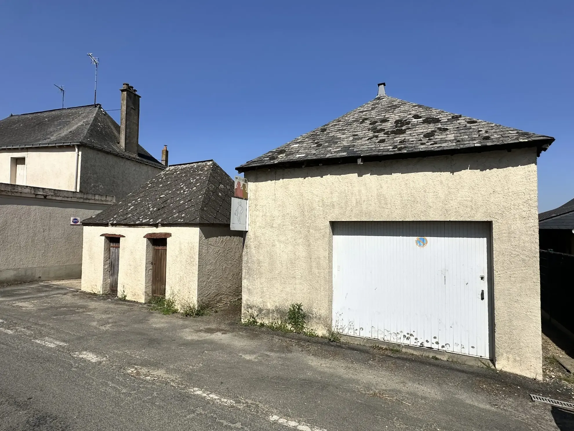 Maison à rénover de 108 m² à MARIGNÉ, secteur Hauts-d'Anjou 