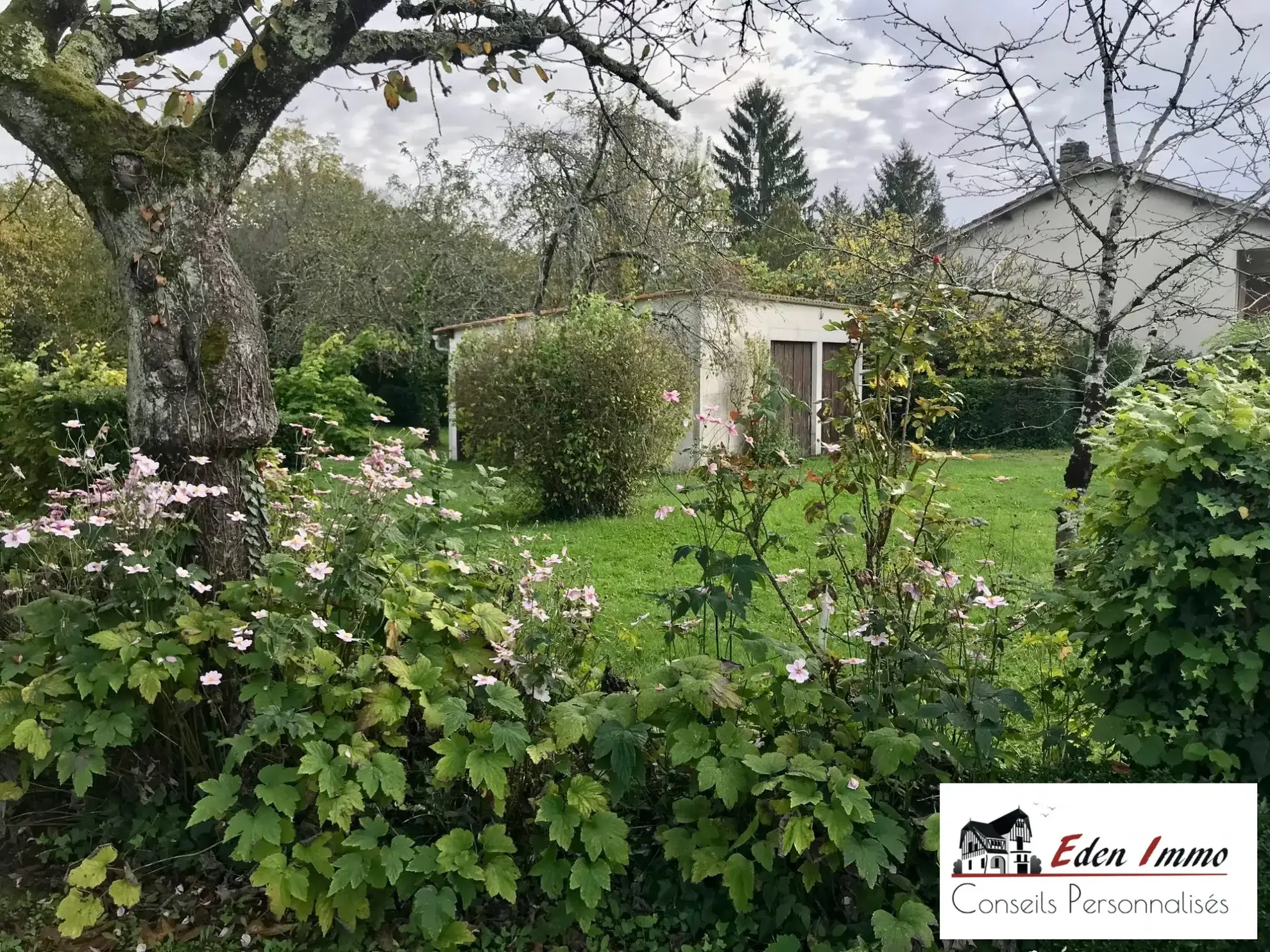 Terrain constructible rare à Isle d'Espagnac de 1700 m² proximité commodités 