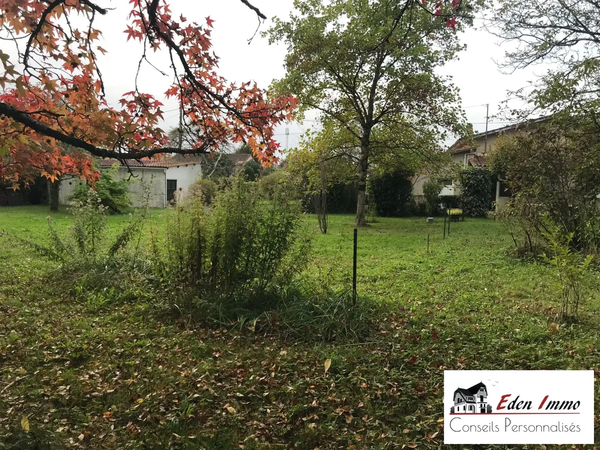 Terrain constructible rare à Isle d'Espagnac de 1700 m² proximité commodités 