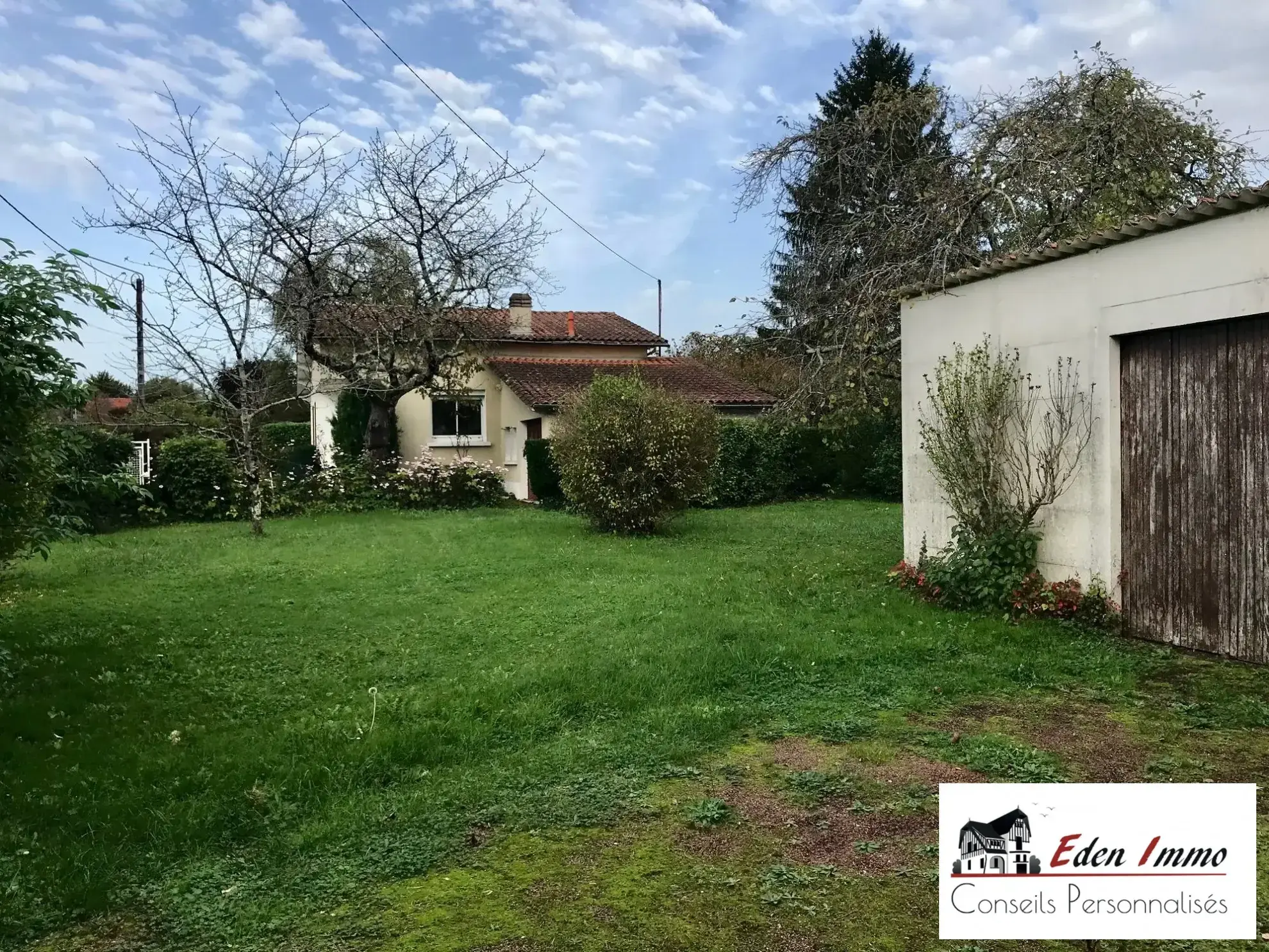 Terrain constructible rare à Isle d'Espagnac de 1700 m² proximité commodités 