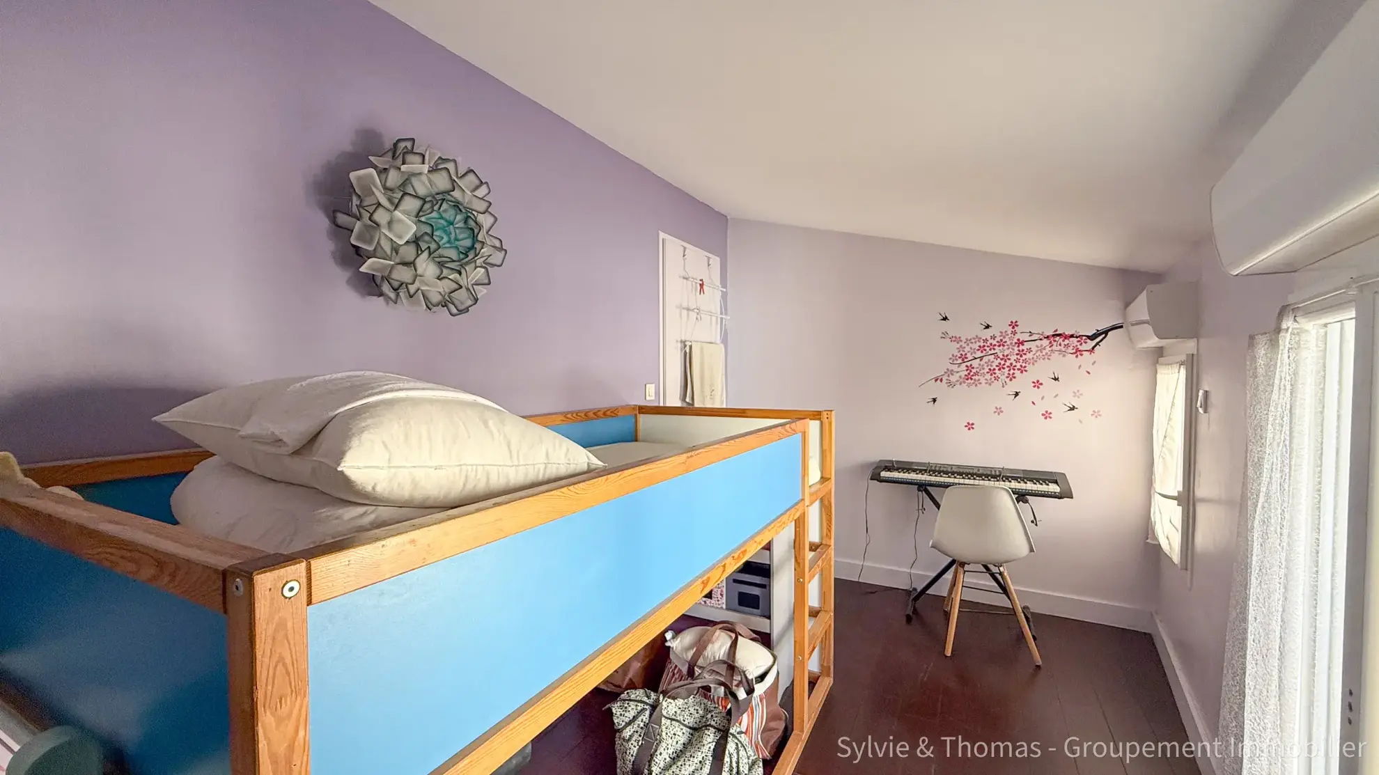 Triplex lumineux de 130 m2 à Pont-Saint-Esprit avec cave et parking privé 