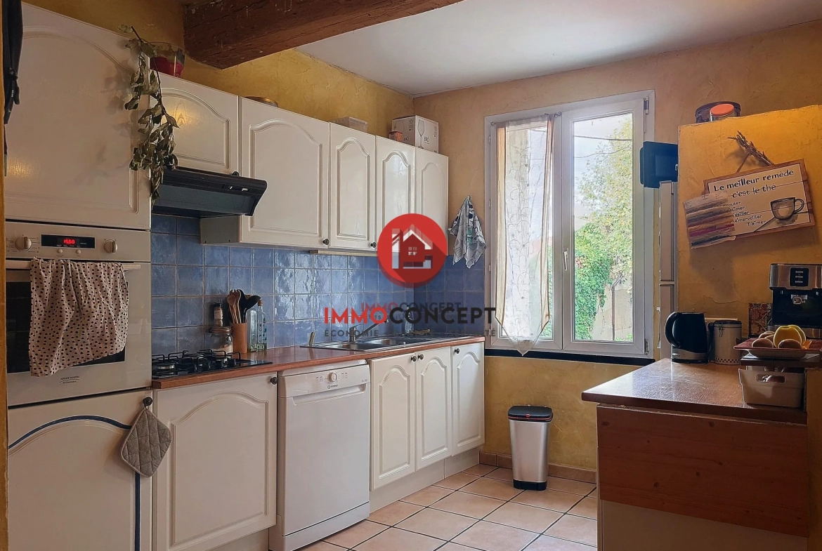 À vendre ensemble immobilier à Roquemaure avec appartement rénové et grenier aménageable 