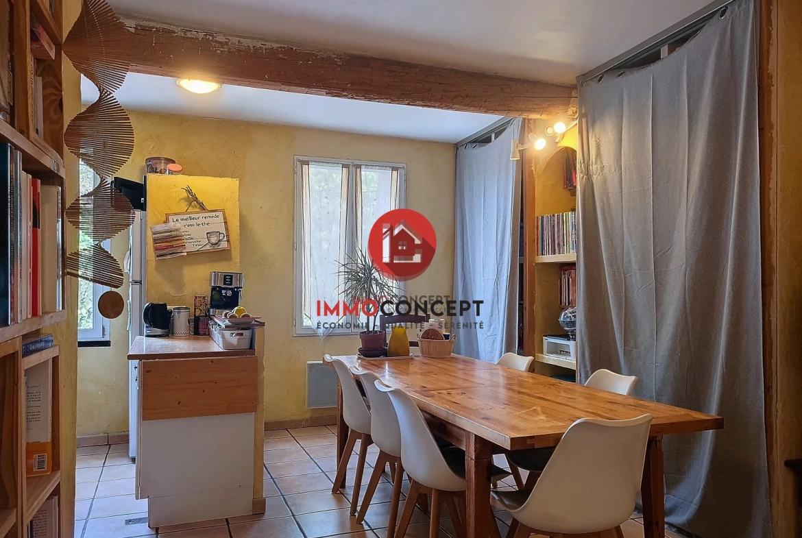 À vendre ensemble immobilier à Roquemaure avec appartement rénové et grenier aménageable 