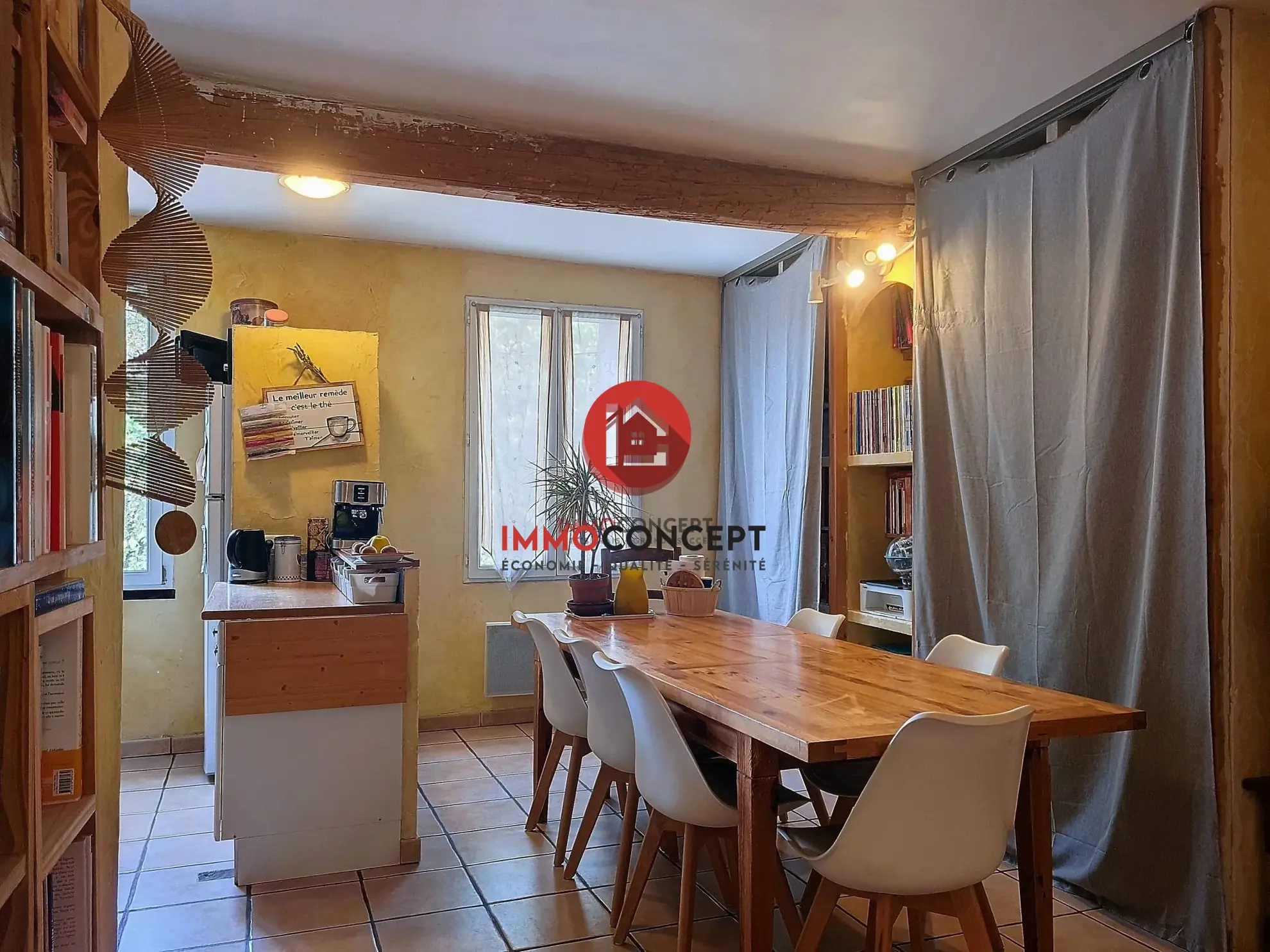 À vendre ensemble immobilier à Roquemaure avec appartement rénové et grenier aménageable 