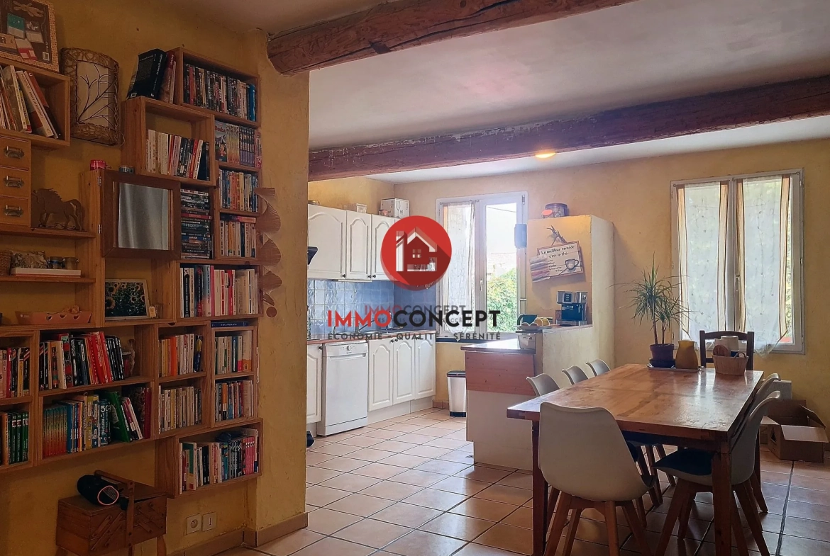 À vendre ensemble immobilier à Roquemaure avec appartement rénové et grenier aménageable 