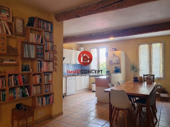 À vendre ensemble immobilier à Roquemaure avec appartement rénové et grenier aménageable