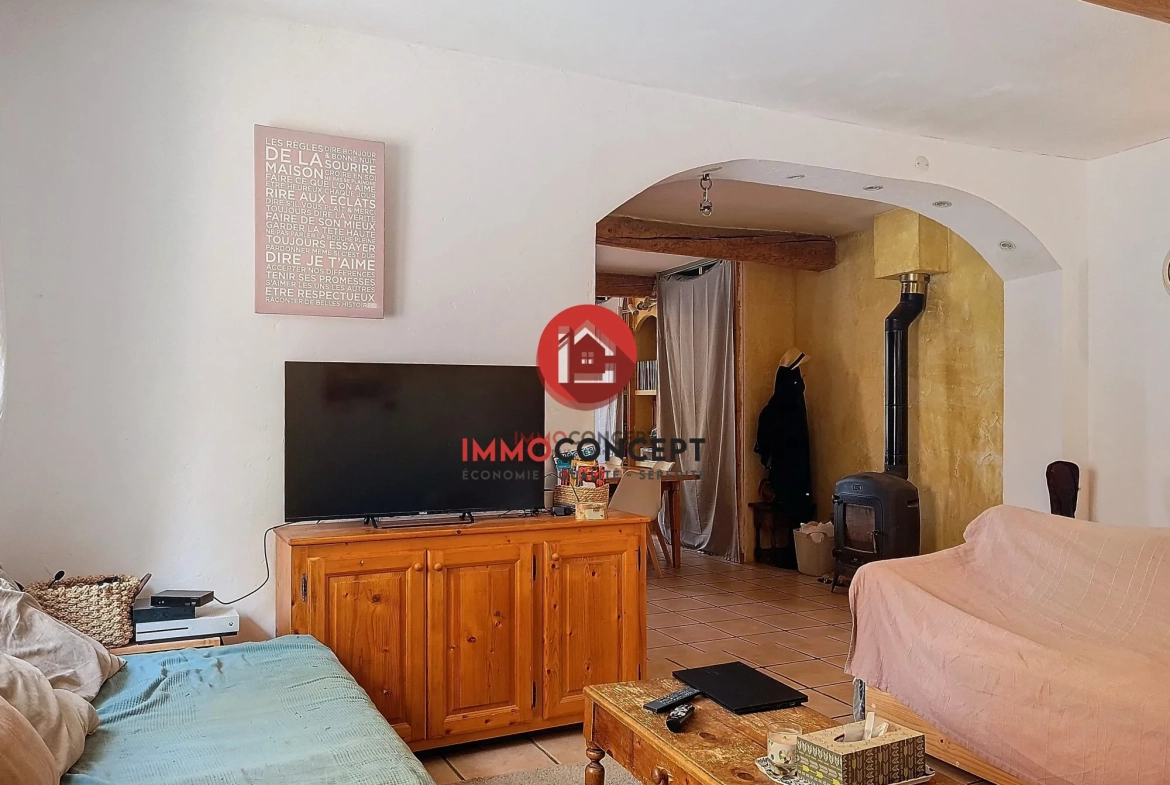À vendre ensemble immobilier à Roquemaure avec appartement rénové et grenier aménageable 