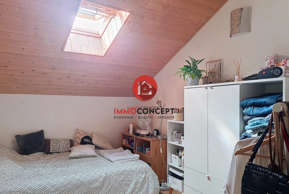 À vendre ensemble immobilier à Roquemaure avec appartement rénové et grenier aménageable 