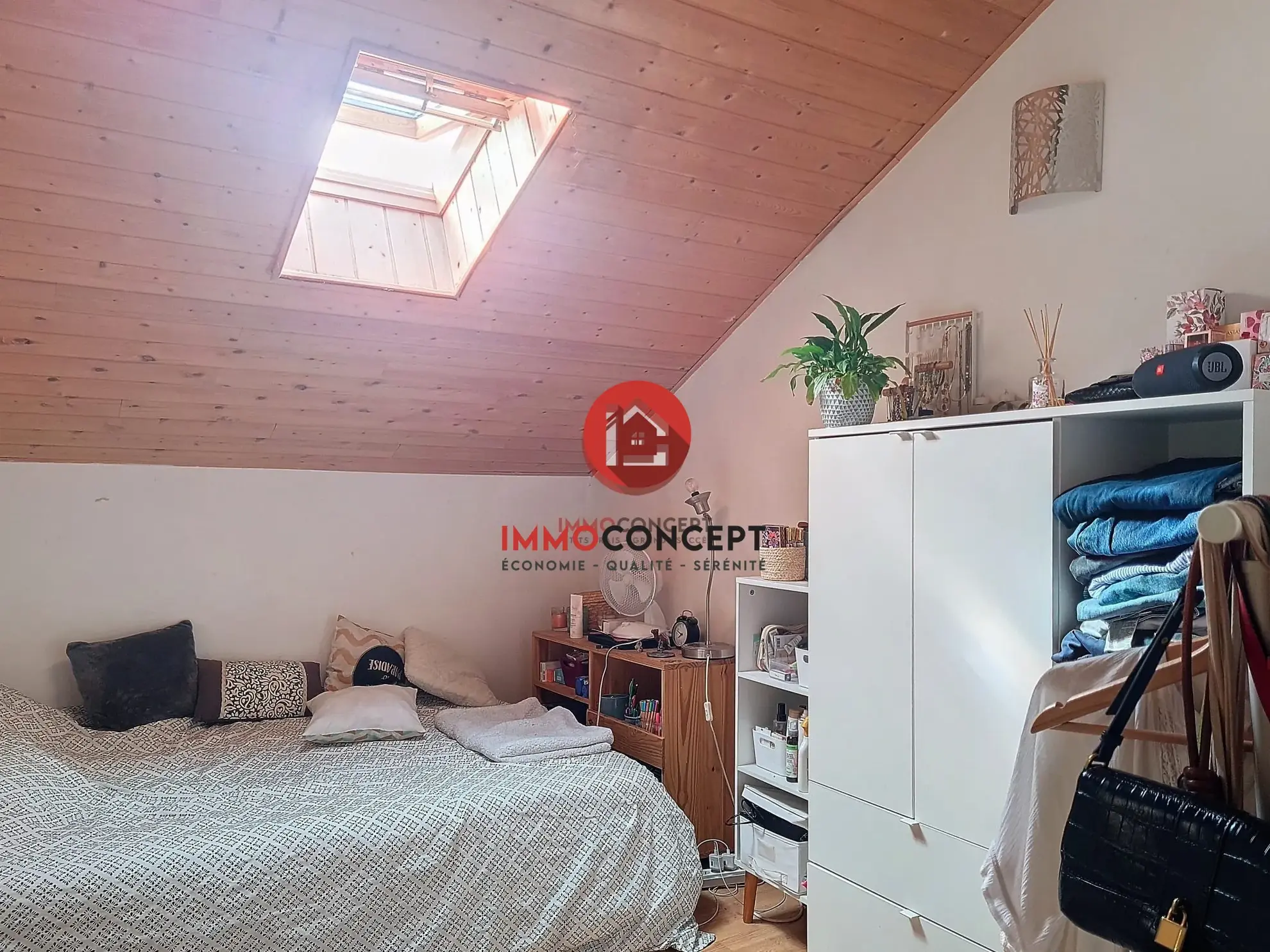 À vendre ensemble immobilier à Roquemaure avec appartement rénové et grenier aménageable 