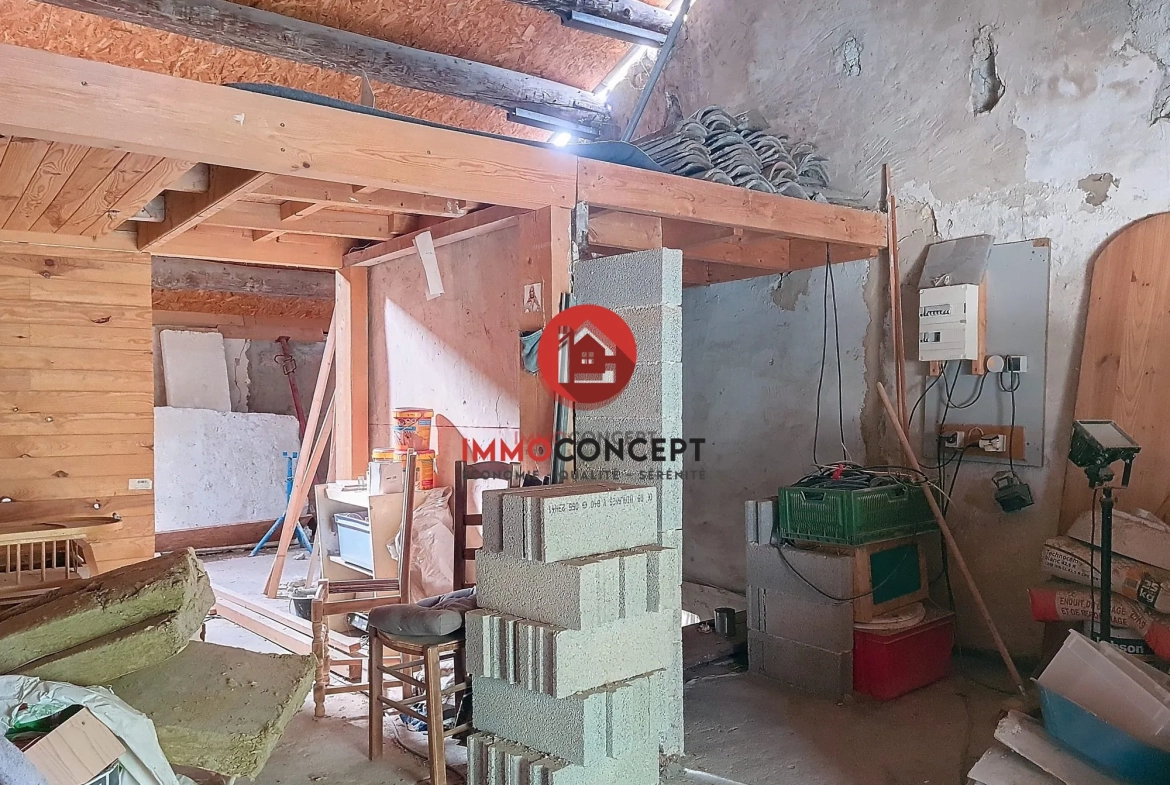 À vendre ensemble immobilier à Roquemaure avec appartement rénové et grenier aménageable 