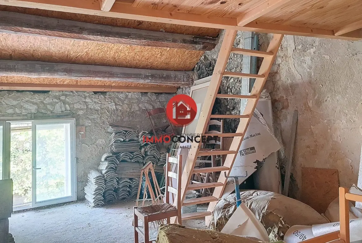 À vendre ensemble immobilier à Roquemaure avec appartement rénové et grenier aménageable 
