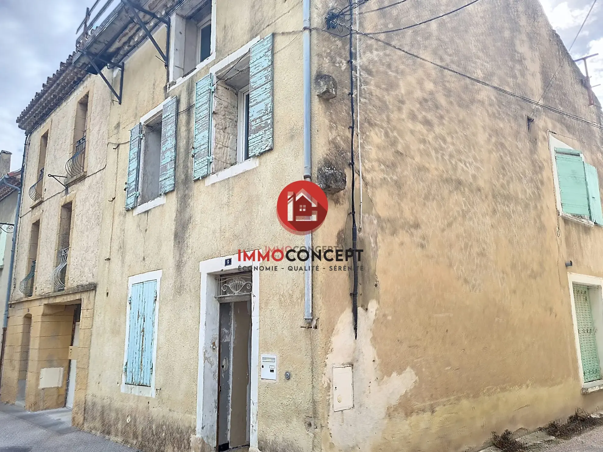 À vendre ensemble immobilier à Roquemaure avec appartement rénové et grenier aménageable 