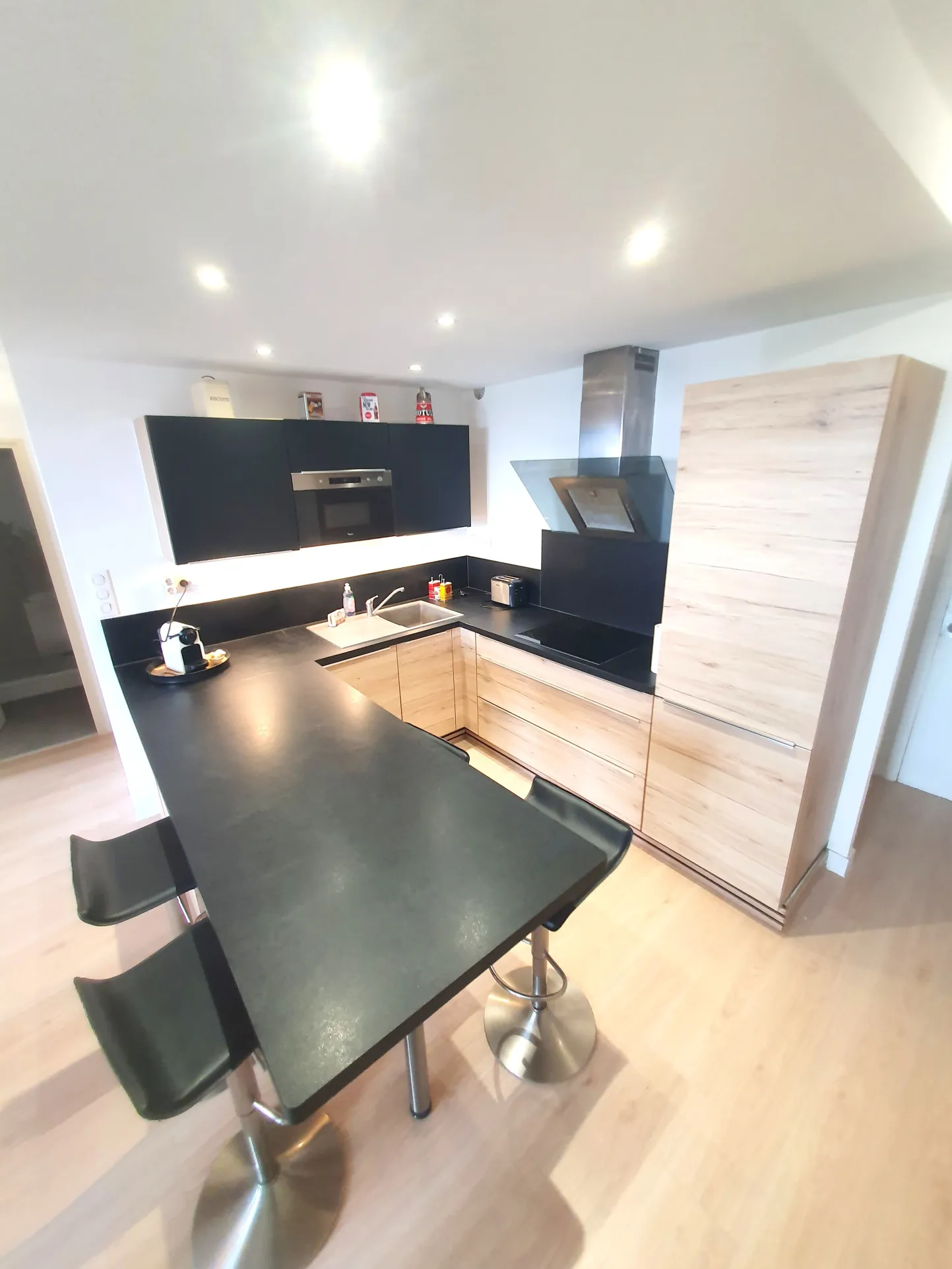 Appartement T2 de 43 m² avec balcon à vendre dans le quartier Écusson de Montpellier 
