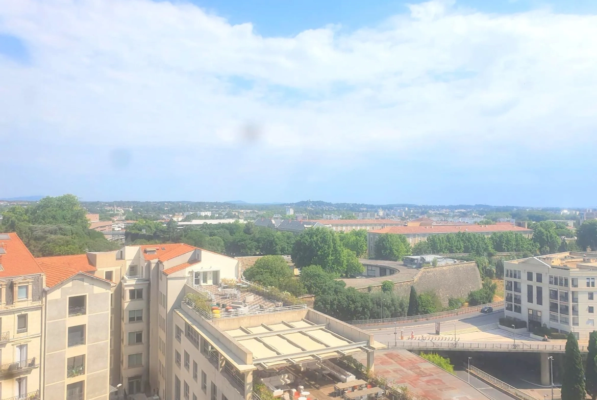 Appartement T2 de 43 m² avec balcon à vendre dans le quartier Écusson de Montpellier 