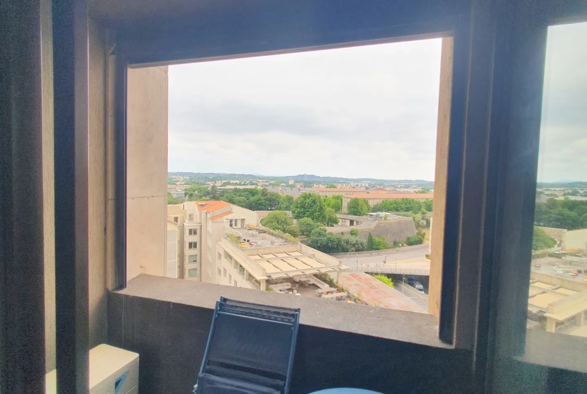 Appartement T2 de 43 m² avec balcon à vendre dans le quartier Écusson de Montpellier 