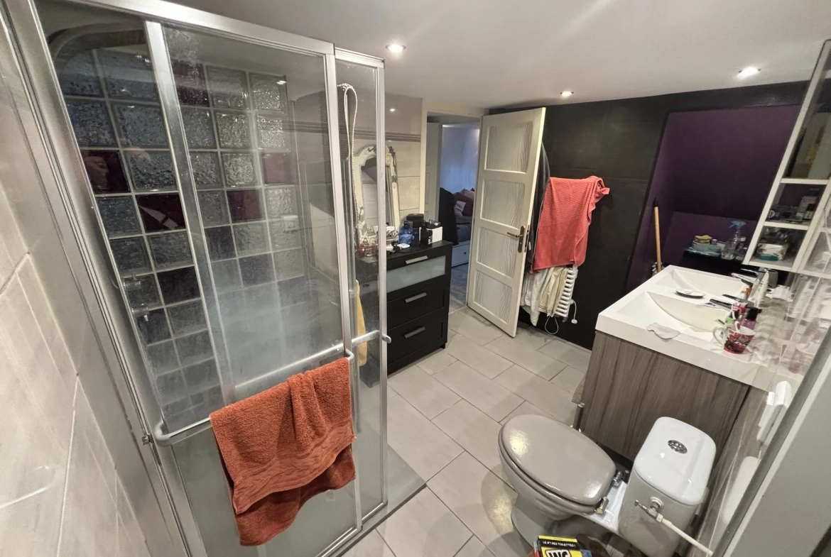 Charmante maison de ville à vendre à Cusset - 102 m² avec garage et terrasse 