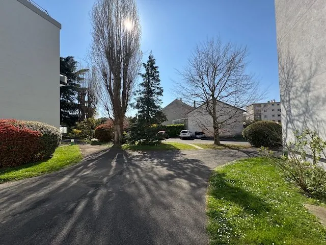 Appartement 2 pièces à vendre à Montesson avec balcon et parking 