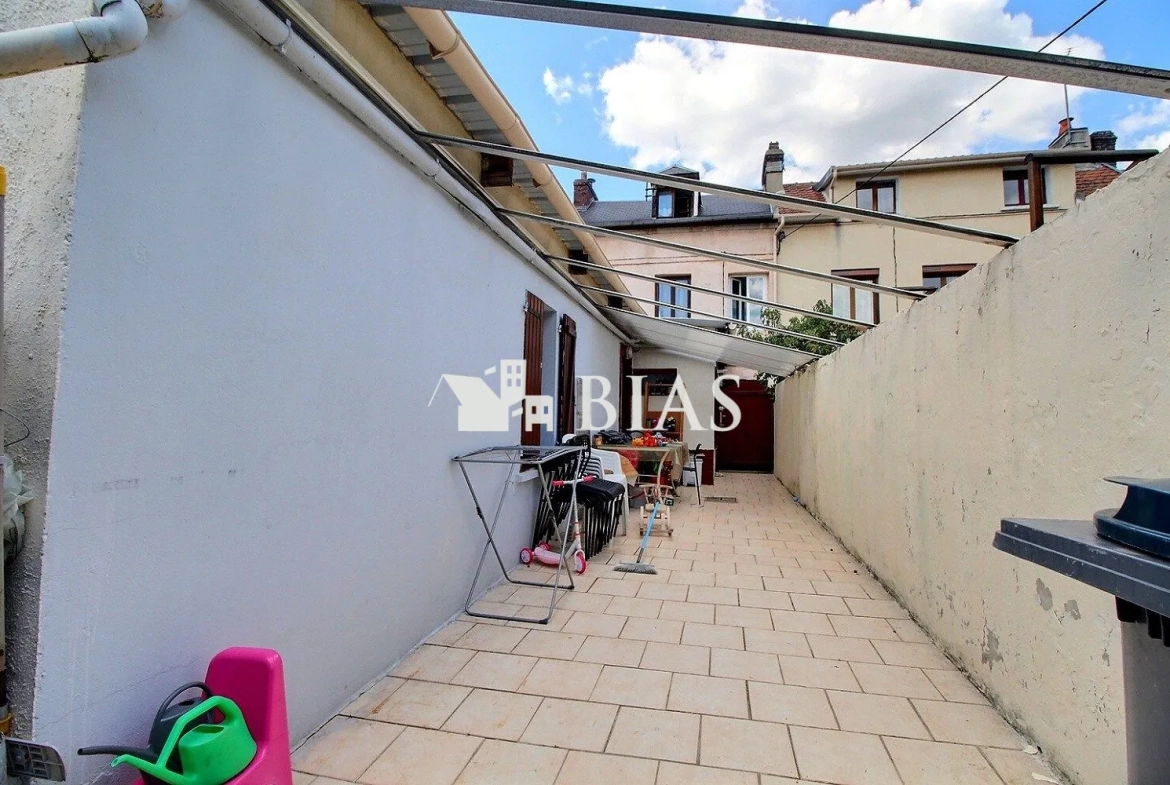 Maison 3 chambres avec bureau, terrasse et jardin à Deville-lès-Rouen 