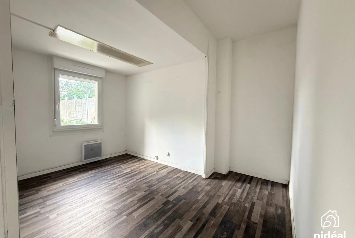 Immeuble de rapport à vendre à Jeumont avec deux lots et jardin 