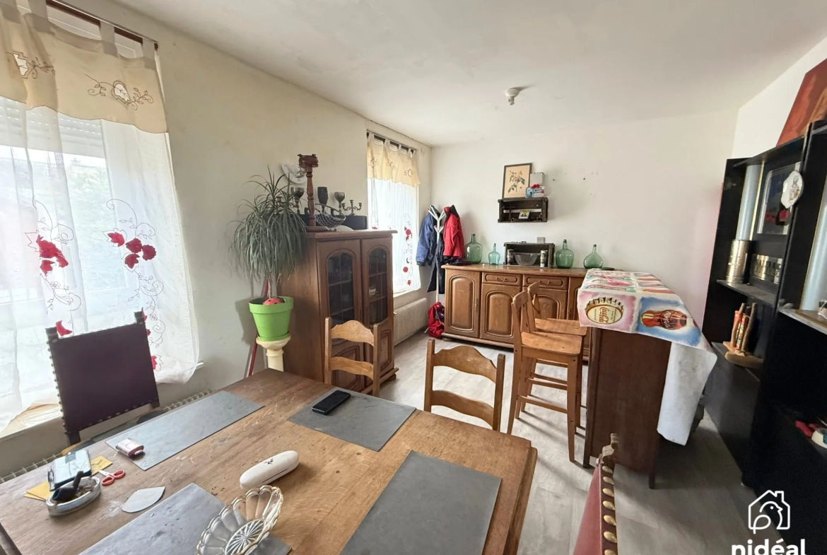 Immeuble de rapport à vendre à Jeumont avec deux lots et jardin 