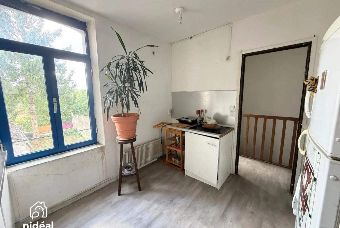 Immeuble de rapport à vendre à Jeumont avec deux lots et jardin 
