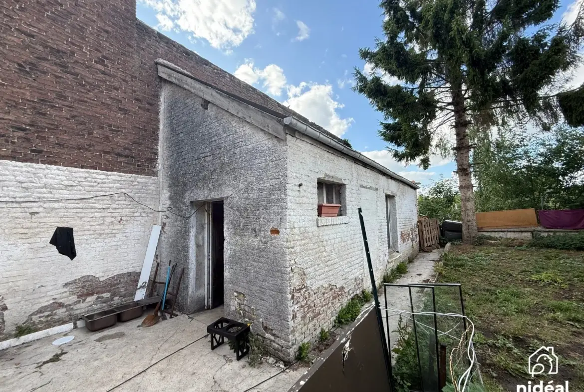 Immeuble de rapport à vendre à Jeumont avec deux lots et jardin 