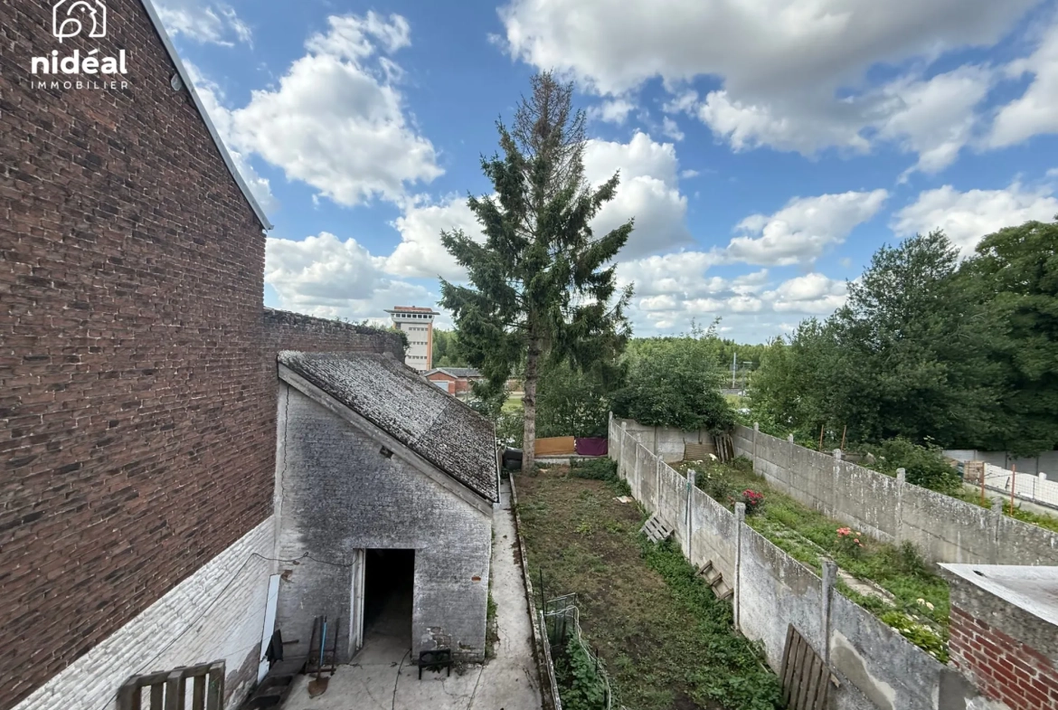 Immeuble de rapport à vendre à Jeumont avec deux lots et jardin 