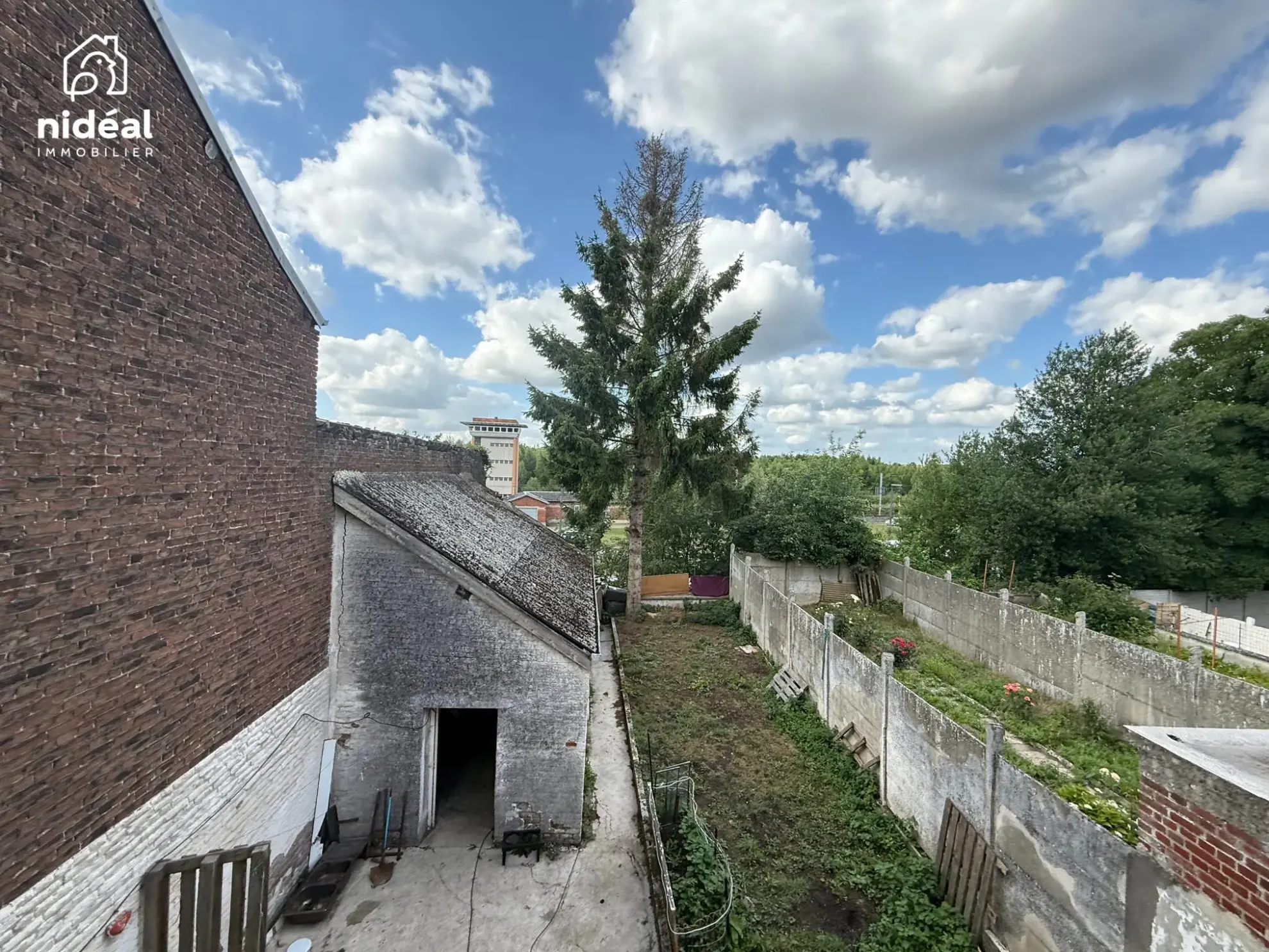 Immeuble de rapport à vendre à Jeumont avec deux lots et jardin 