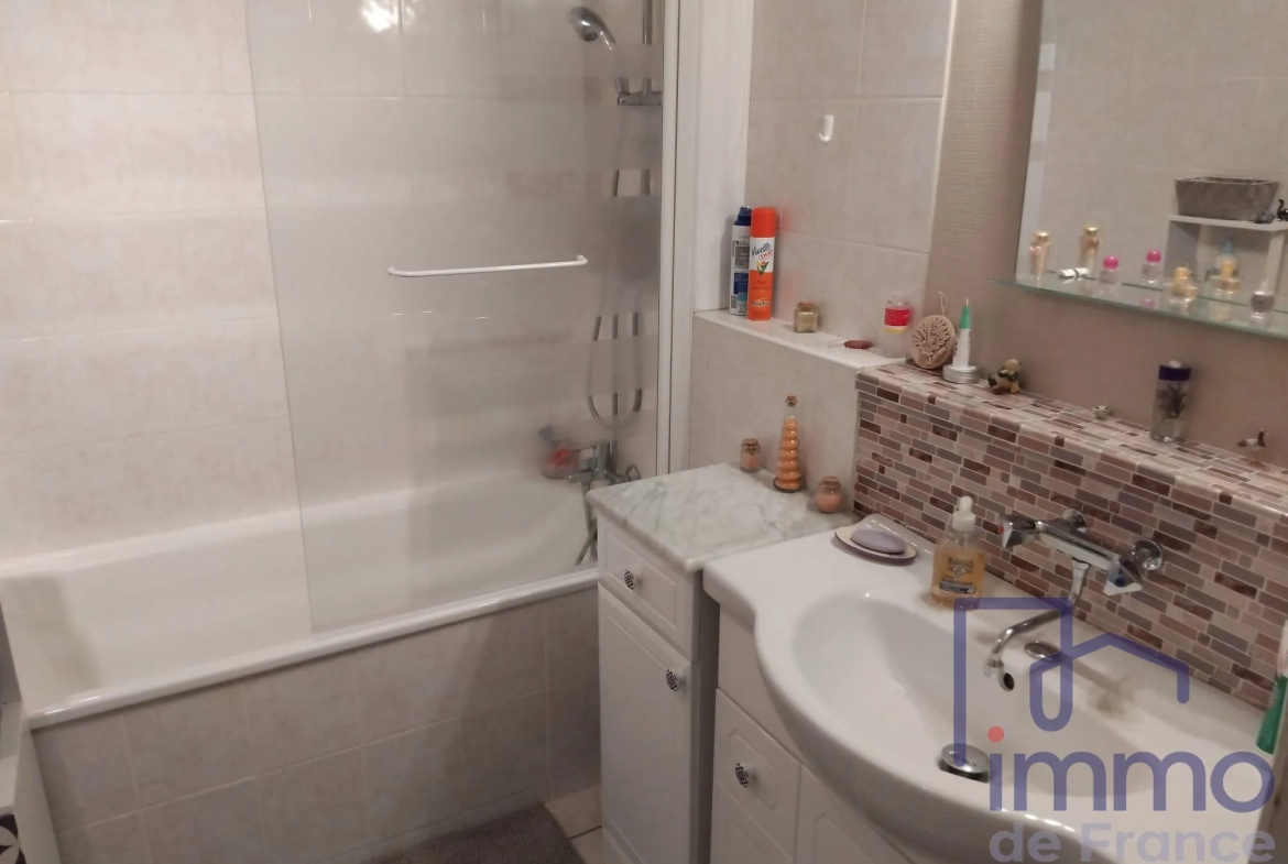 Appartement T3 lumineux de 64,50 m² avec balcon et parking au Puy-en-Velay 
