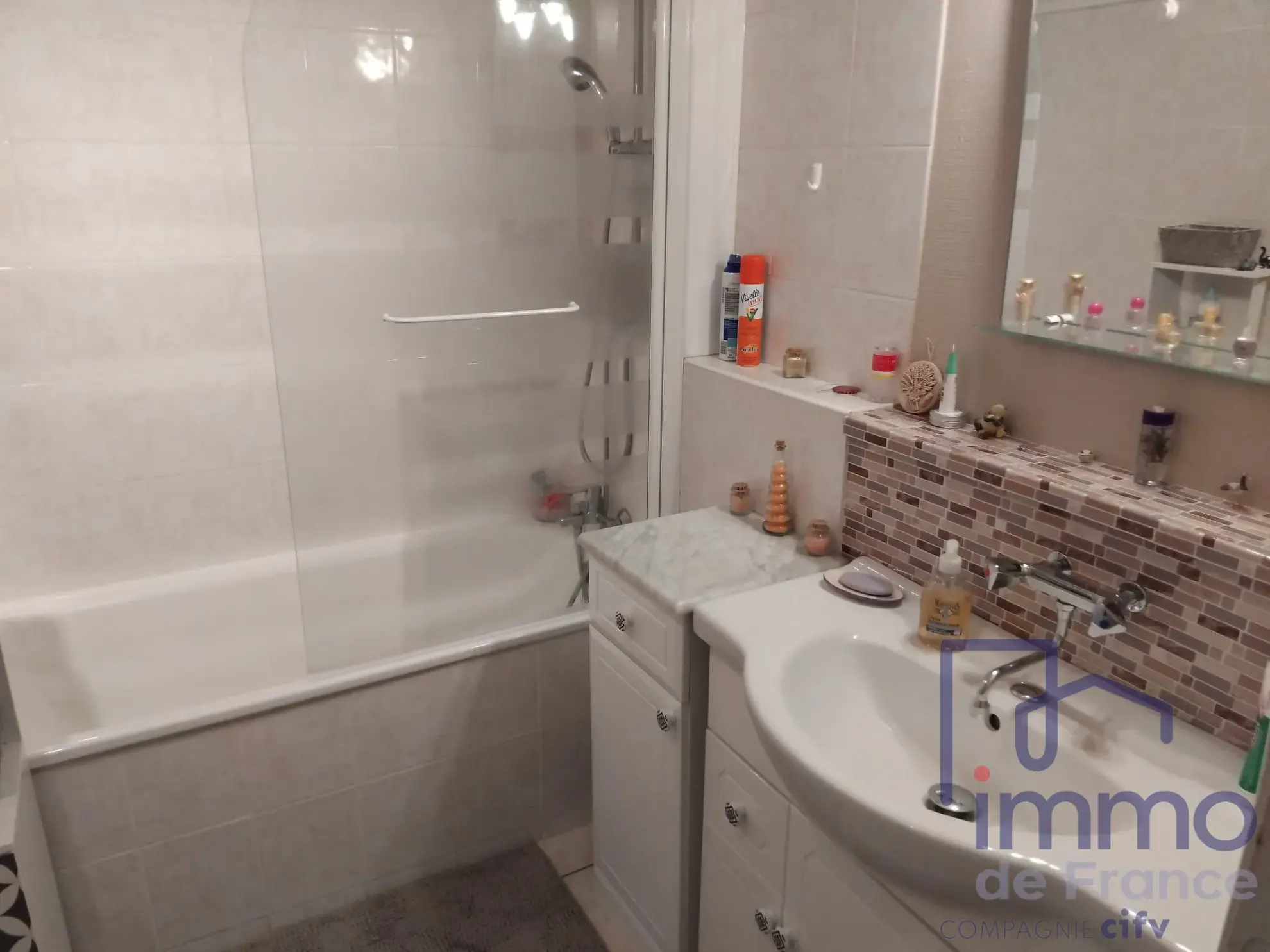 Appartement T3 lumineux de 64,50 m² avec balcon et parking au Puy-en-Velay 