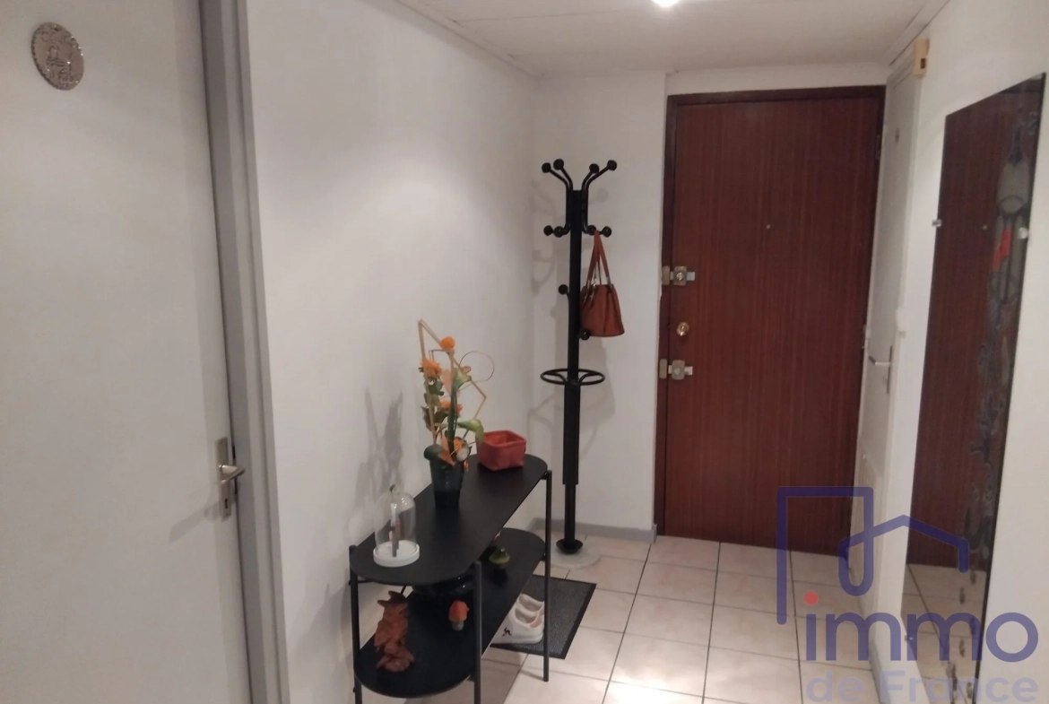 Appartement T3 lumineux de 64,50 m² avec balcon et parking au Puy-en-Velay 