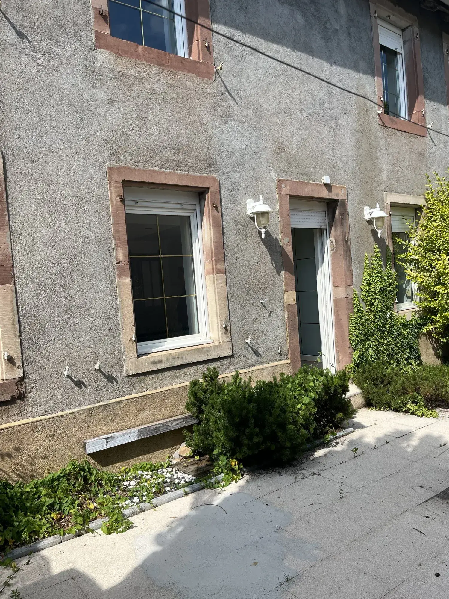 Maison mitoyenne lumineuse avec terrasse à Grand-Charmont 