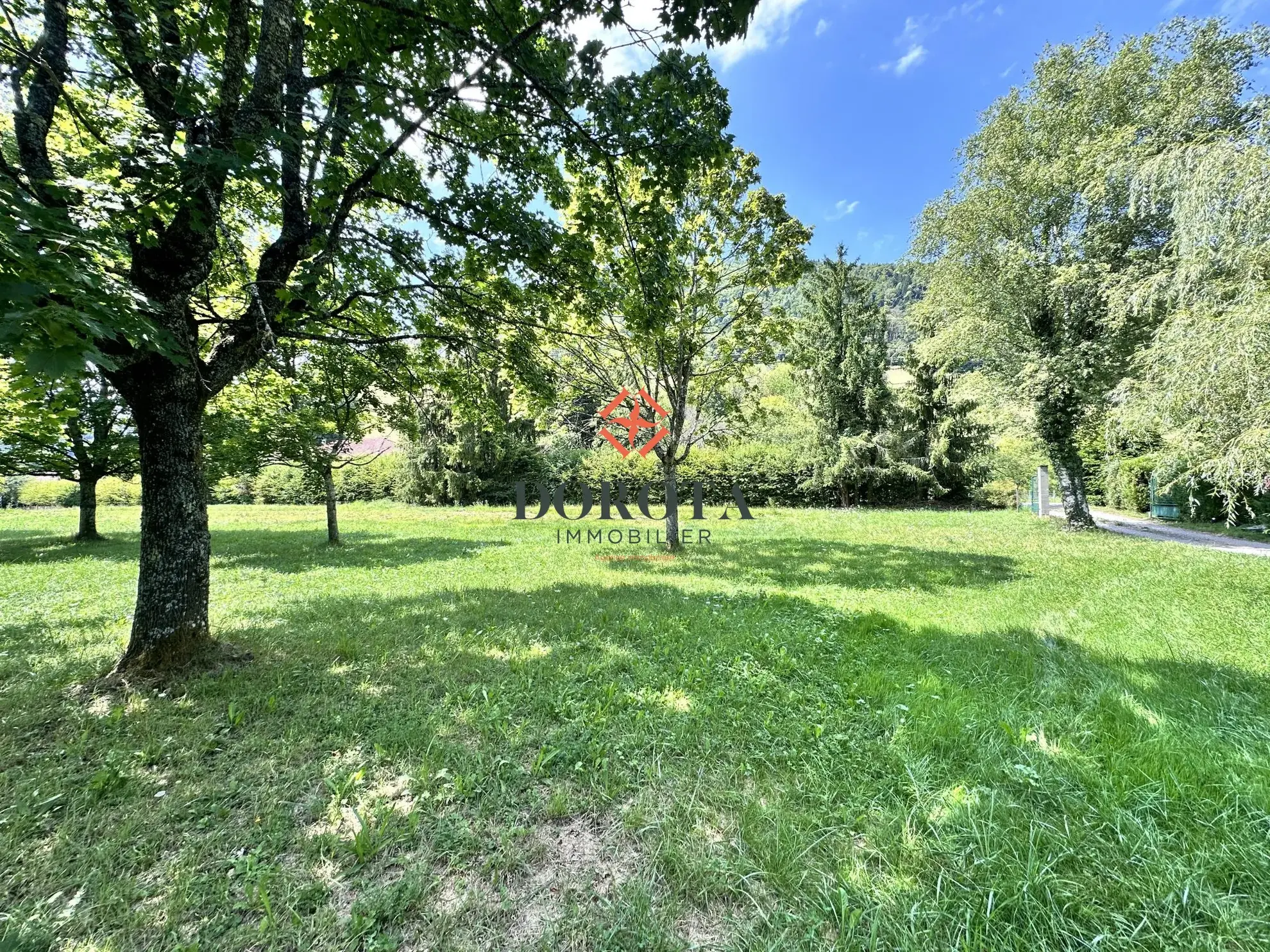 Terrain viabilisé de 766 m² à Crêts-en-Belledonne – Opportunité rare 
