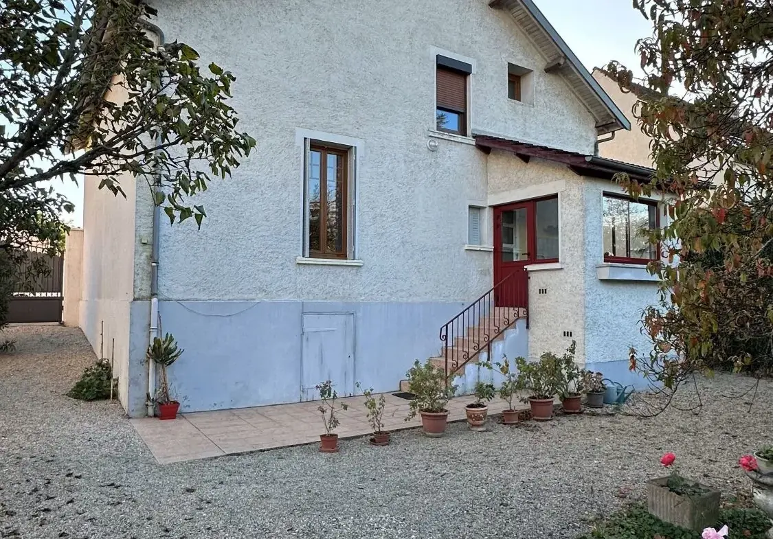 Maison à vendre à Genlis - Charmante maison avec jardin et garage 