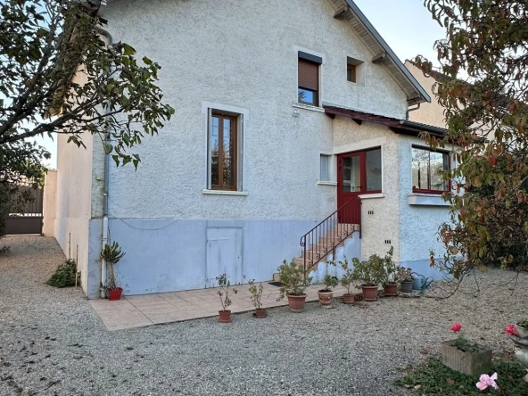 Maison à vendre à Genlis - Charmante maison avec jardin et garage
