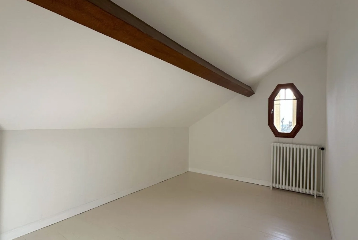 Maison à vendre à Genlis - Charmante maison avec jardin et garage 