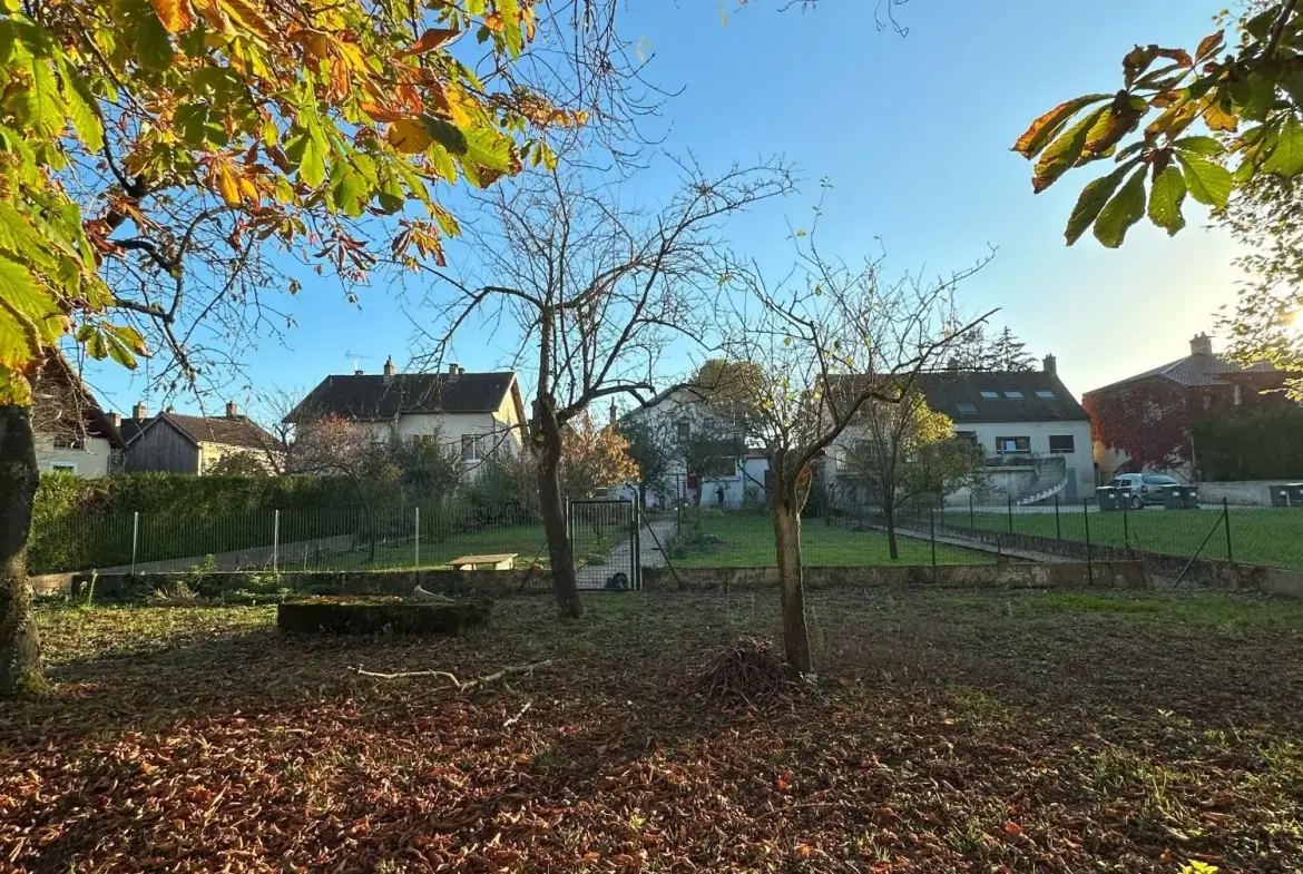 Maison à vendre à Genlis - Charmante maison avec jardin et garage 
