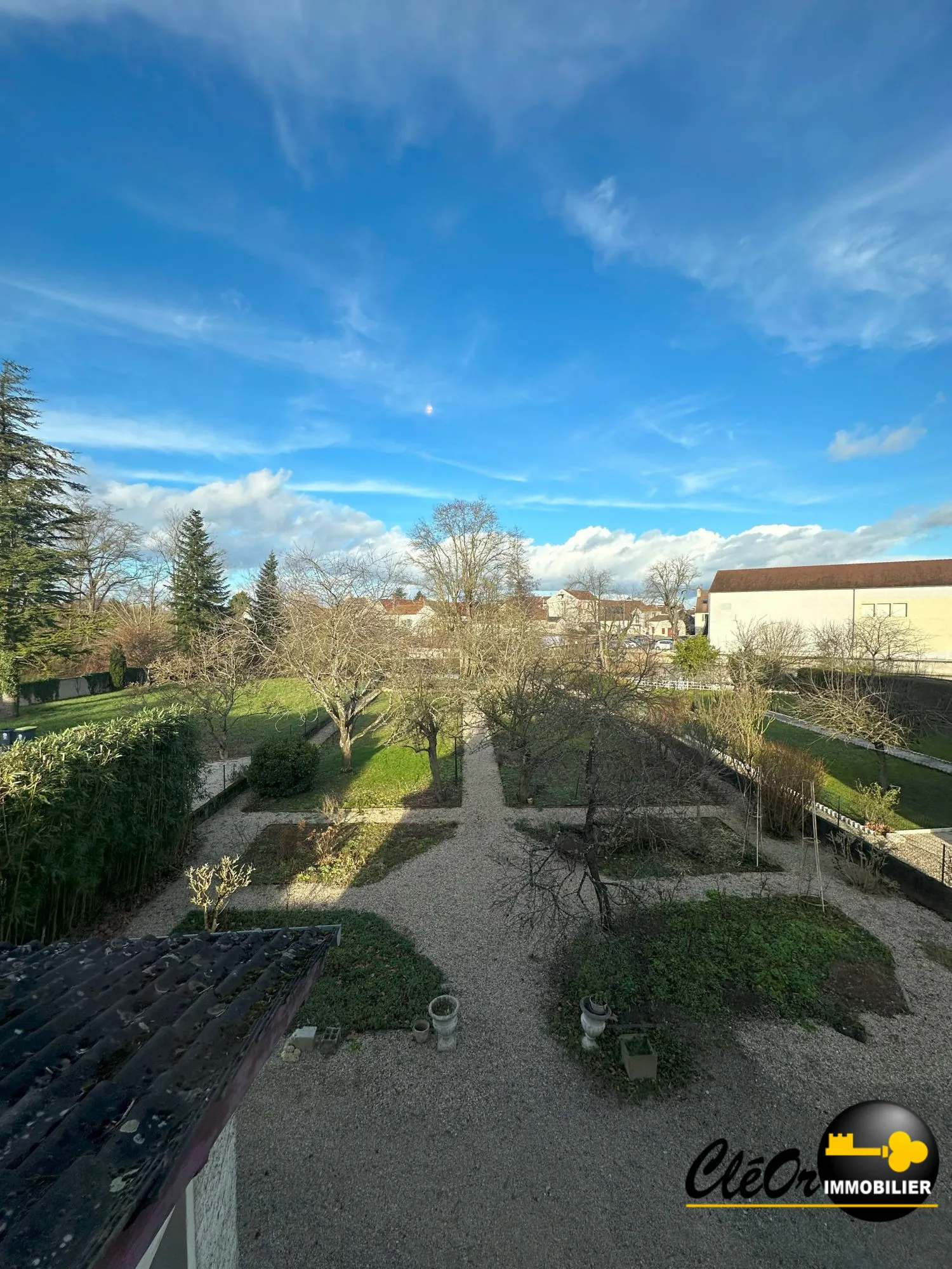 Maison à vendre à Genlis - Charmante maison avec jardin et garage 