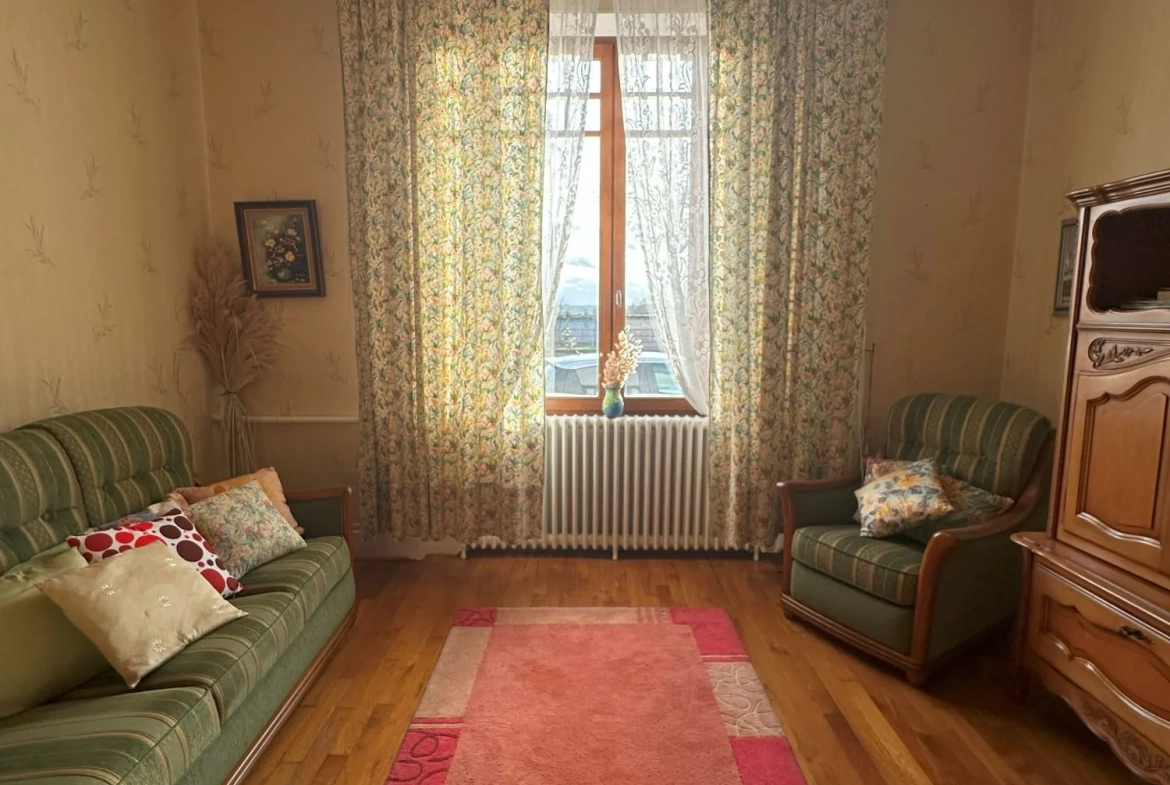 Maison à vendre à Genlis - Charmante maison avec jardin et garage 
