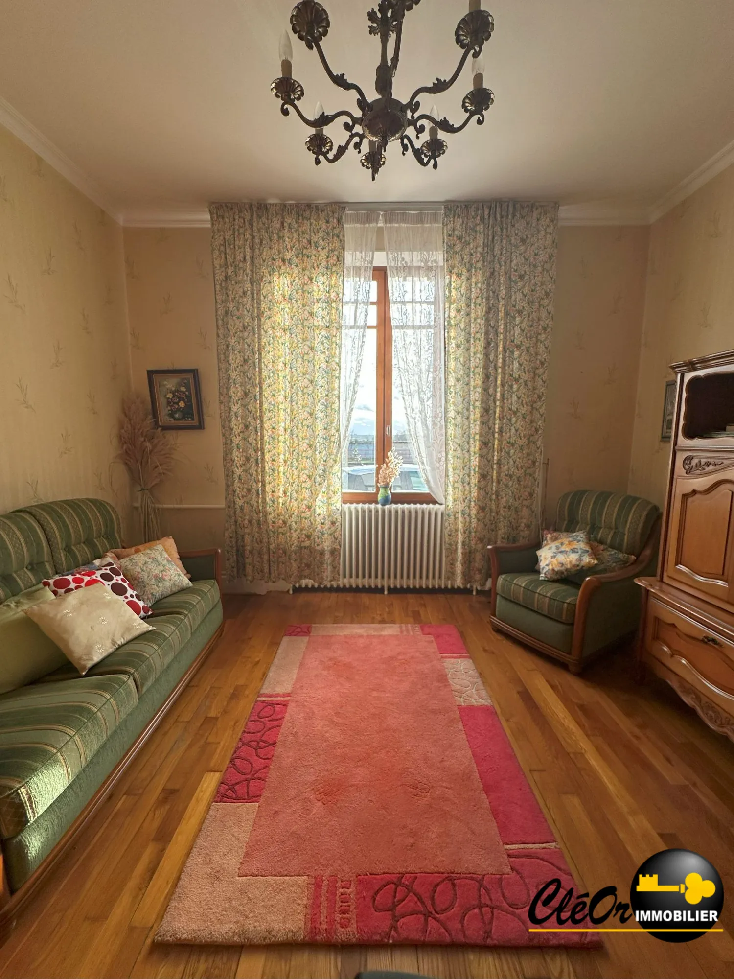 Maison à vendre à Genlis - Charmante maison avec jardin et garage 
