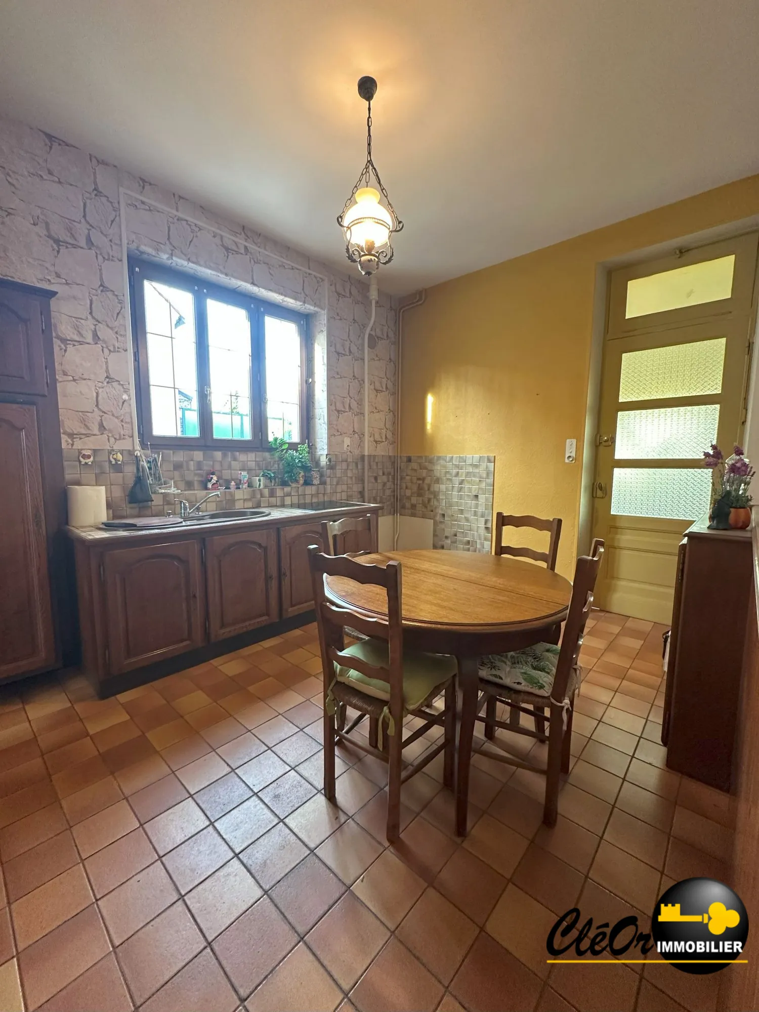 Maison à vendre à Genlis - Charmante maison avec jardin et garage 