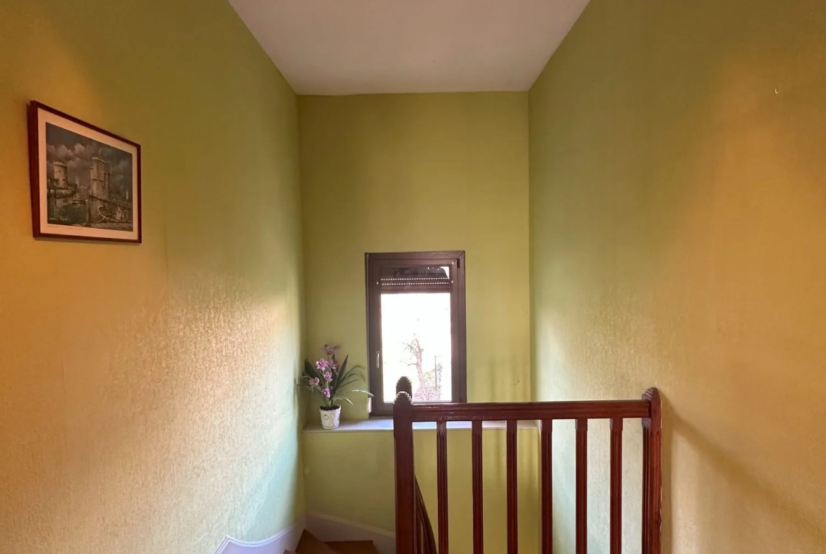 Maison à vendre à Genlis - Charmante maison avec jardin et garage 