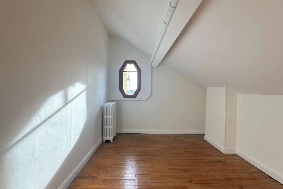 Maison à vendre à Genlis - Charmante maison avec jardin et garage 
