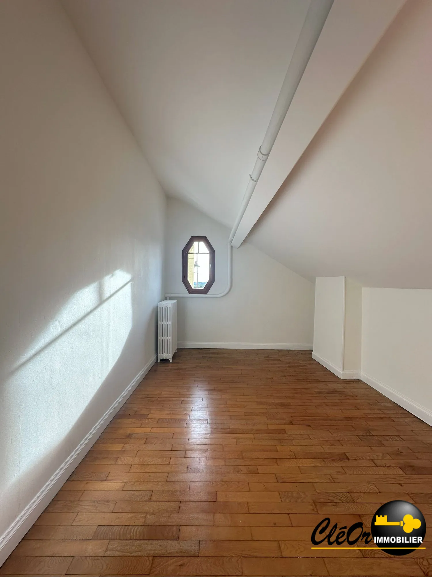 Maison à vendre à Genlis - Charmante maison avec jardin et garage 
