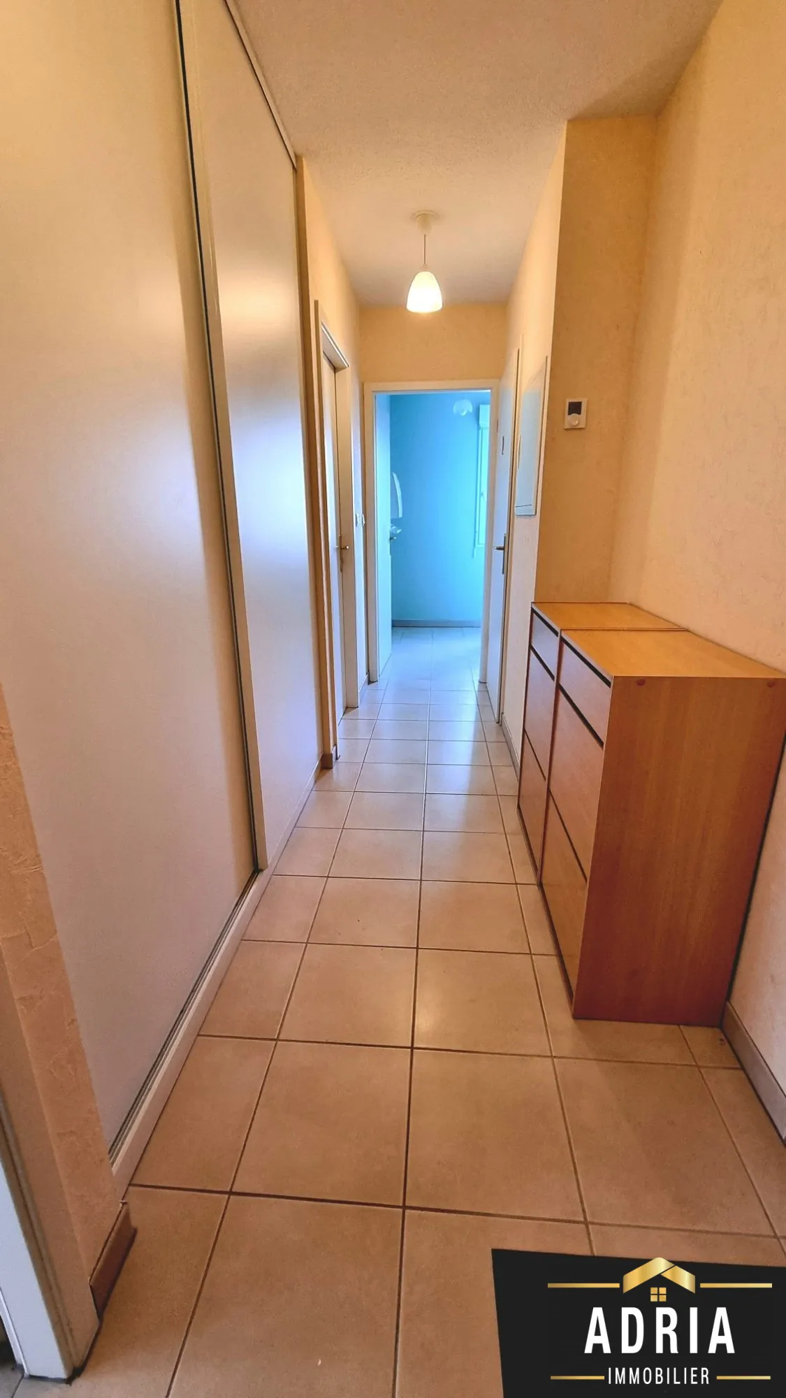 Appartement lumineux de 3 pièces à Rombas avec terrasse, parking et garage 
